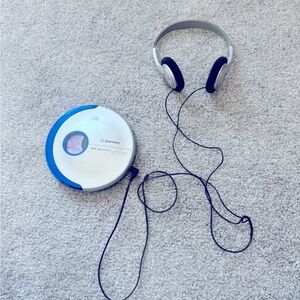 Emerson 60 seconds CD player with headphones set